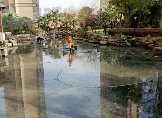 新市景观池淤泥清理