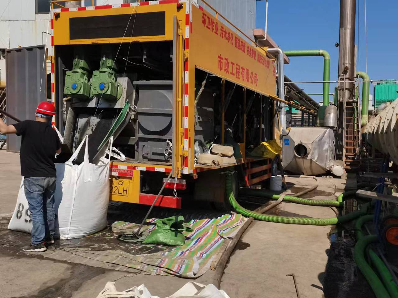 新市淤泥压干处理